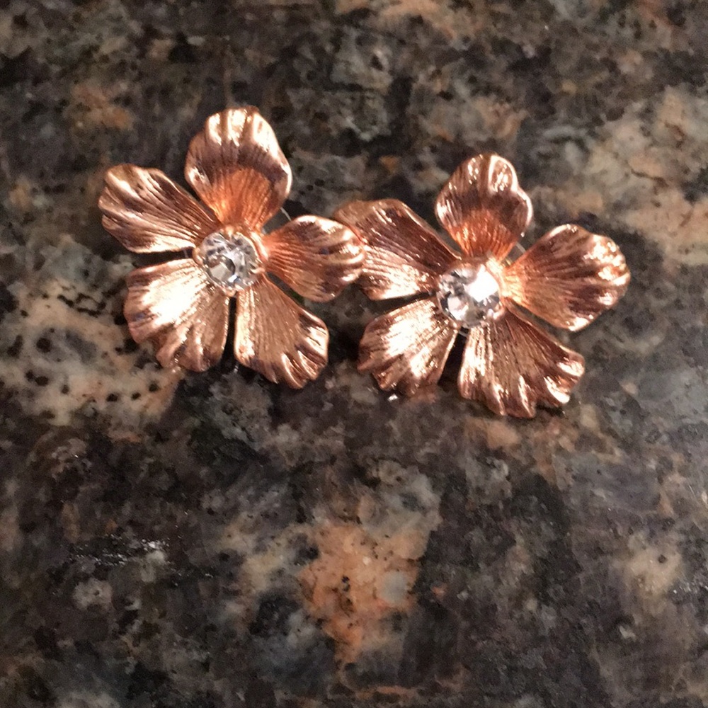 ⭐️J. Crew rose gold flower petal pansy earrings